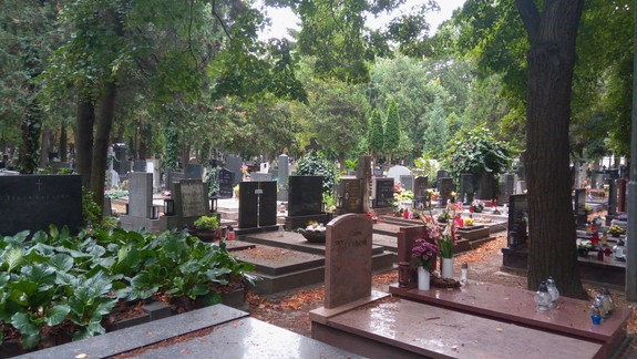 Návštevníkov cintorínov cez Veľkú noc prepraví elektromobil