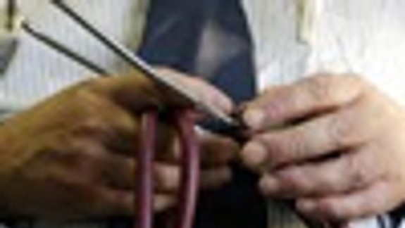 Polícia hľadá obete falošného gynekológa