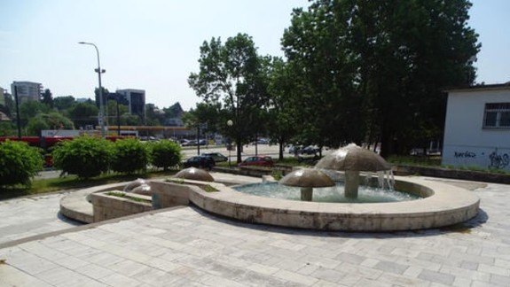 Mesto vymení dlažbu pri hríbikovej fontáne v Karlovej Vsi