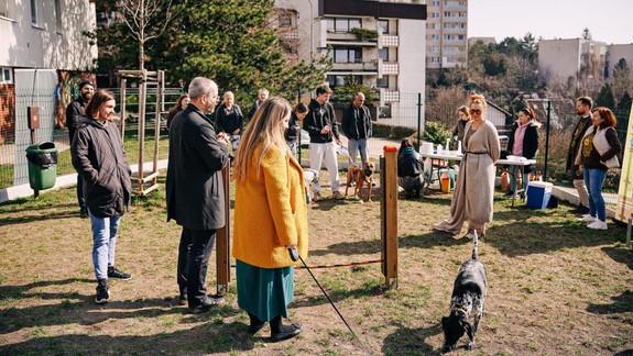 V Novom Meste otvorili nové psie výbehy, mestská časť pozýva aj na premiérovú grilovačku