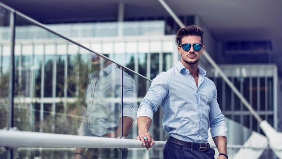 Nepoľavujte v štýle, pánske košele sa dajú nosiť aj počas leta