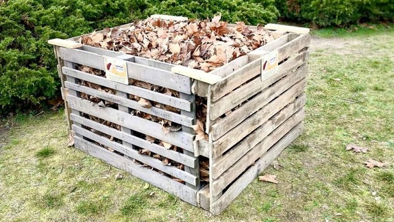 FOTO: Ružinov osadil prvé domčeky pre ježkov, poskytujú úkryt a bezpečie