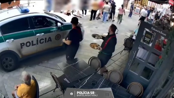 VIDEO z akcie: Policajti v civile zaskočili na Sedlárskej ulici partiu vreckárok z Chorvátska