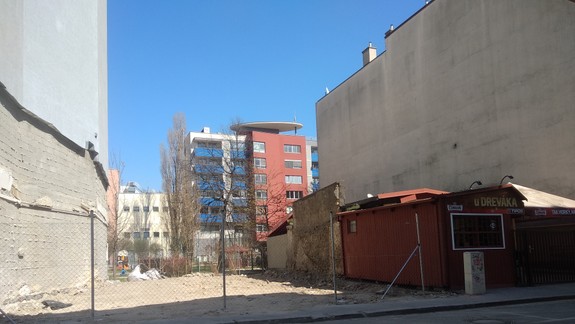 FOTO: Na Rajskej ulici zbúrali aj posledný z pôvodných rodinných domov - čo na jeho mieste vyrastie?