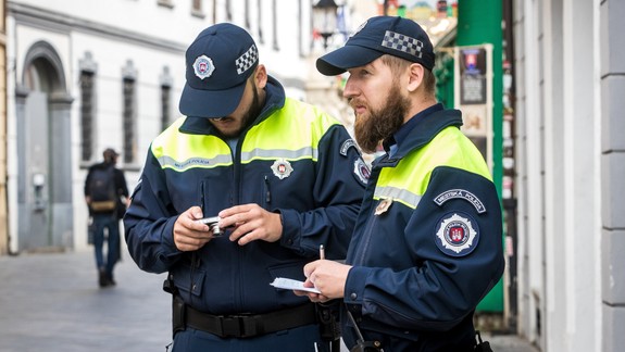 Mestskí policajti by mali čoskoro začať využívať odevné kamery