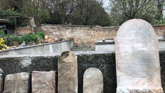 Tomáš Stern: Epitafy náhrobných kameňov sú neoceniteľným zdrojom historických faktov