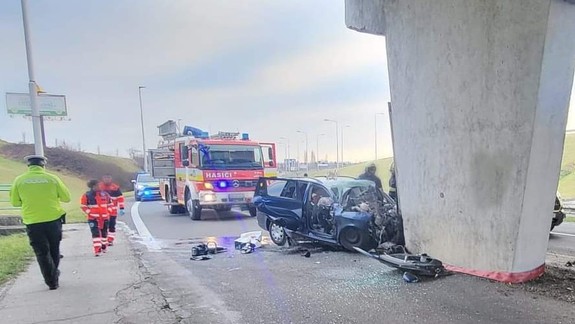 Tragická nehoda v Bratislave: Vodič narazil do betónového piliera nadjazdu