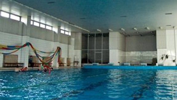 Bazén v škole na Dlhých dieloch zatiaľ zatvoria