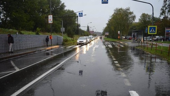 VIDEO: Na priechode pre chodcov zrazilo auto 51-ročnú ženu - tá skončila v nemocnici...