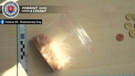 Polícia v Petržalke zadržala pre predaj drog 24-ročného Tomáša D.