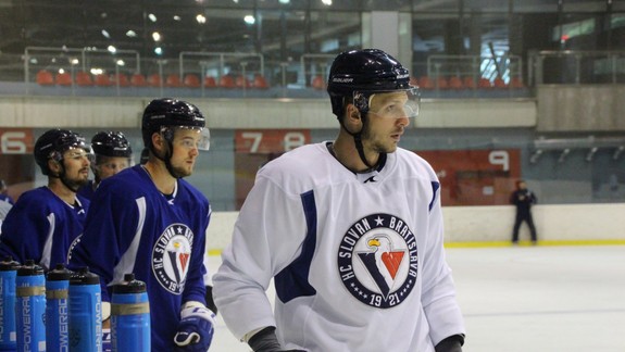 Hokejový Slovan hľadá ďalšie posily - manažér chce ešte jedného brankára, obrancu aj útočníka