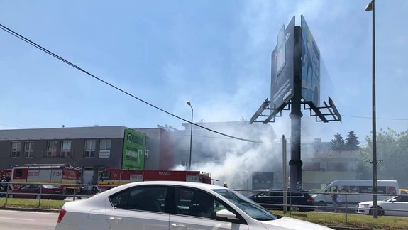 Hasiči likvidovali požiar pri križovatke Bajkalskej a Trnavskej ulice  - čo tam horelo?