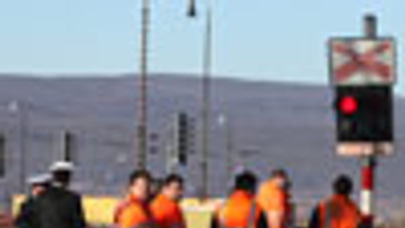 Muž zomrel po zrážke auta s rýchlikom