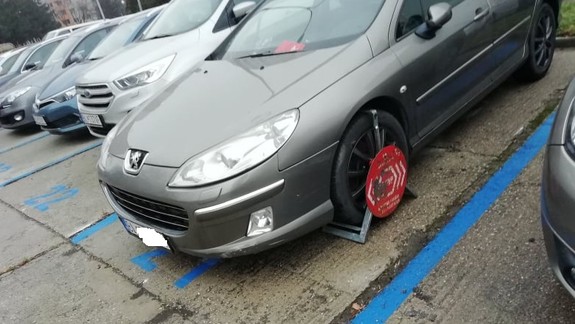 Prečo ma nechcú registrovať? Pýta sa Tomáš, ktorý má problém s parkovaním pri svojom byte