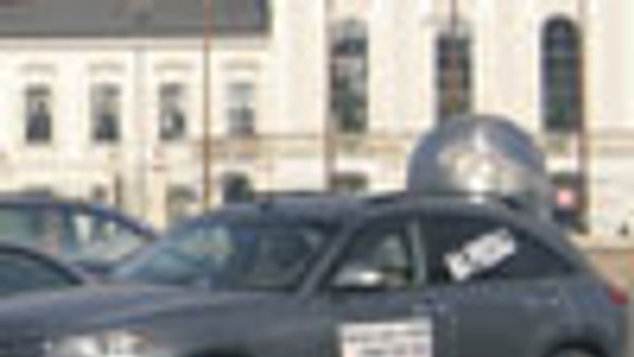 Na Hodžovom námestí je autobazár