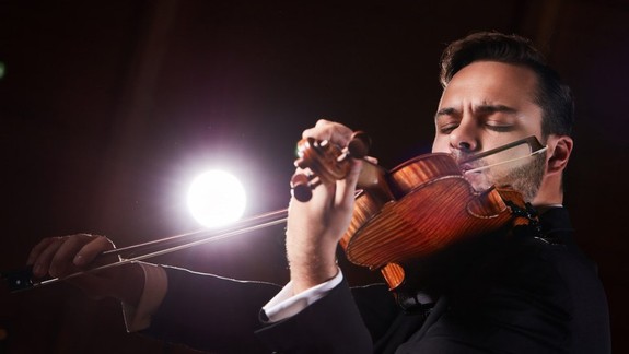 Dvaja virtuózi Dalibor Karvay a Roman Patkoló sa predstavia po boku Slovenského komorného orchestra