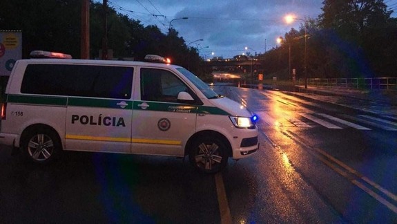 Gagarinova ulica je už prejazdná. V noci ju zaplavila voda z búrky