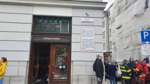 Bratislava má od dnes nové Námestie Nežnej revolúcie - v sobotu ho slávnostne sprístupnia