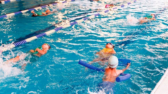 ROZHOVOR Utopenie je najčastejšou príčinou úmrtia detí: Projekt bezplatných kurzov učí bratislavských žiakov plávať