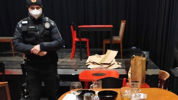 Policajný záťah v klube Štefana Hríba Pod lampou: Popíjalo sa v interiéri napriek zákazu