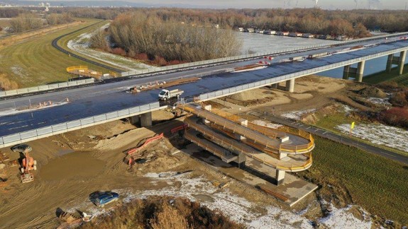 FOTO: Ako aktuálne vyzerá dokončovanie šiesteho bratislavského mosta ponad Dunaj?