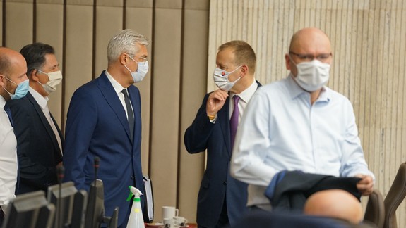 Sulík: Malé prevádzky, vonkajšie športoviská a terasy reštaurácií je potrebné otvoriť