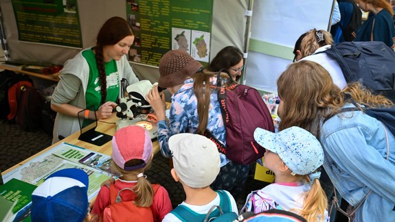 Gény, DNA, ale tiež vínne mušky či legosvet. Užite si čas so skutočnými vedcami, nadchnú aj vaše deti!