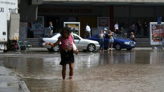 Autobusovú stanicu Mlynské Nivy zaplavila voda
