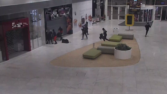 Megakrádež v Boroch: Povyhadzovali páchatelia svoje oblečenie z akcie niekde pri diaľnici D2?