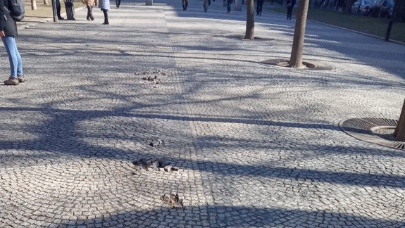Dlažbu na Hviezdoslavovom námestí už o pár dní opravia