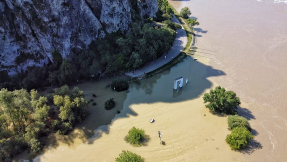 Mimoriadna situácia v Devíne: Vyliaty Dunaj ohrozuje majetok i životy ľudí, varuje samospráva