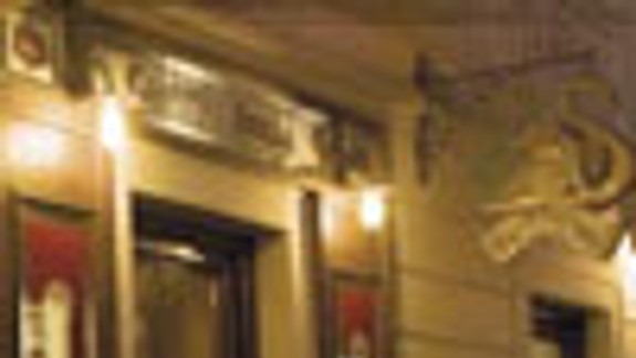 Muža v pube nadrogovali a potom okradli