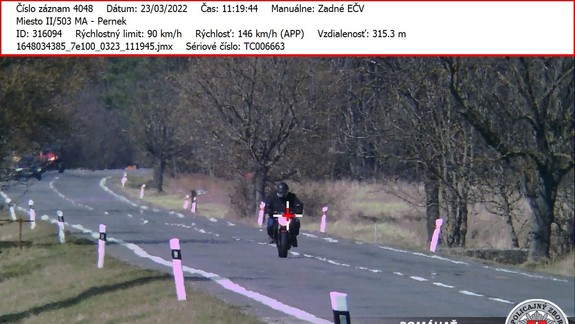 Slnečné počasie láka aj motorkárov, vodič prekročil rýchlosť o 56 km/h