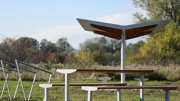 Pri cyklomoste vybudovali odpočívadlo