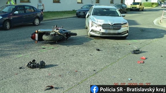 Na Galvaniho sa zrazilo auto s motorkou
