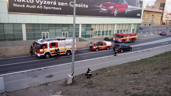 VIDEO: Pozrite si hasičský zákrok pri požiari v Auparku doslova z prvej línie