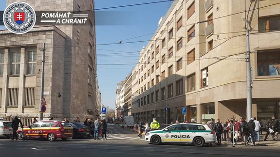 VIDEO: Na Gorkého ulici vybuchol plyn a jedno podlažie sa zrútilo. Ulicu uzavreli a odklonená bola aj MHD!