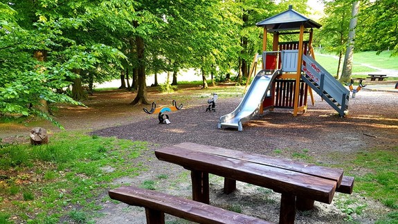 Na Kamzíku by malo byť príjemnejšie, pribudli nové lavičky i stoly