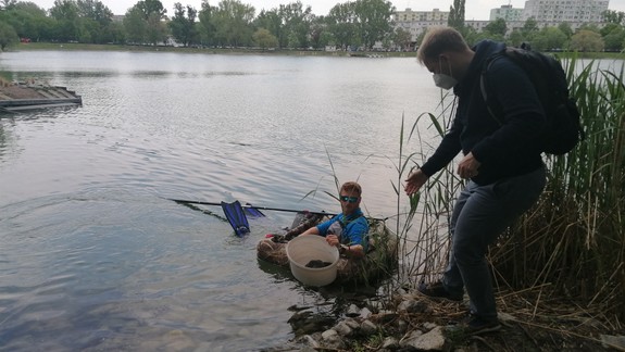 FOTO a VIDEO: Boli sme pri tom. Na Štrkovci odchytávajú do pascí invázne korytnačky
