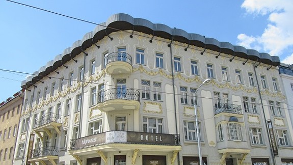 V hoteli na Štúrovej ulici sa našiel podozrivý kufrík - bola v ňom výbušnina?