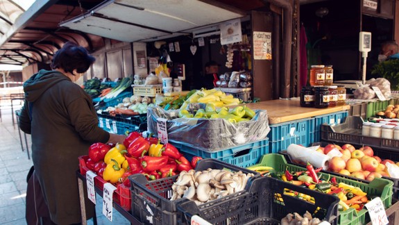 Petržalské trhovisko Mlynarovičova zmení prevádzkové hodiny. Otvorené bude celoročne aj v nedeľu