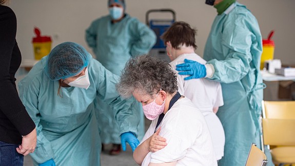 Bratislava spúšťa bezplatnú inku očkovacej podpory, ktorá pomôže s registráciou