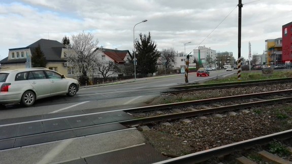 Vlak zrazil chodca, priecestia na Ivanskej a Vrakunskej boli neprejazdné