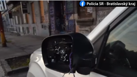 Neuveriteľná drzosť: Cudzinec za jednu noc poškodil viacero zaparkovaných áut v Starom Meste