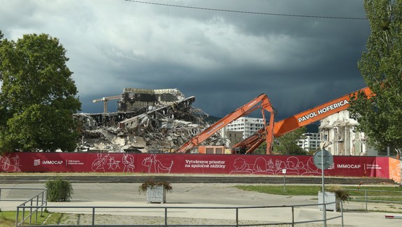 Búranie Istropolisu pokračuje demontážou výškovej budovy