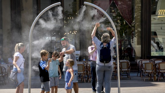 Zajtra a pozajtra budú horúčavy kulminovať, meteorológovia vydali výstrahu 2. stupňa