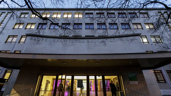 Budúci architekti z STU vytvorili z odpadu dielo, ktoré vypovedá o znečistení