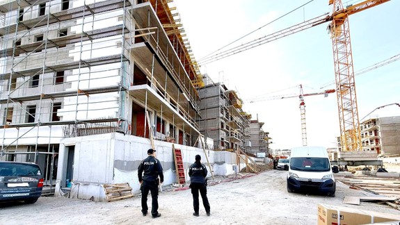 Policajti v Bratislave vyrazili na stavby, rozdali niekoľko pokút a zaistili aj kradnuté náradie