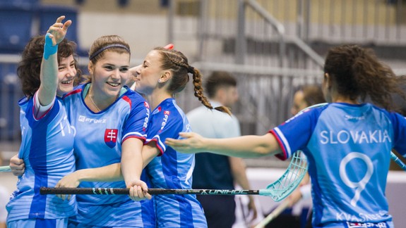 VIDEO: Zimný štadión Ondreja Nepelu ovládli krásne dievčatá – Bratislava hostí MS vo florbale žien