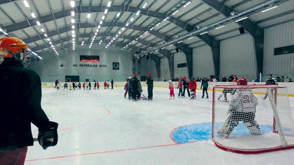 V Petržalke otvorili nový zimný štadión